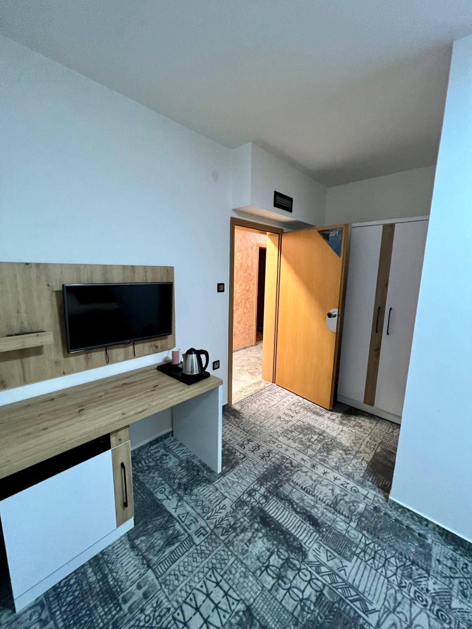 Hotel Brkic Sarajevo Airport - Free Parking 외부 사진
