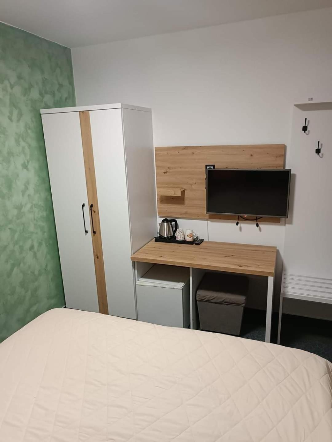 Hotel Brkic Sarajevo Airport - Free Parking 외부 사진