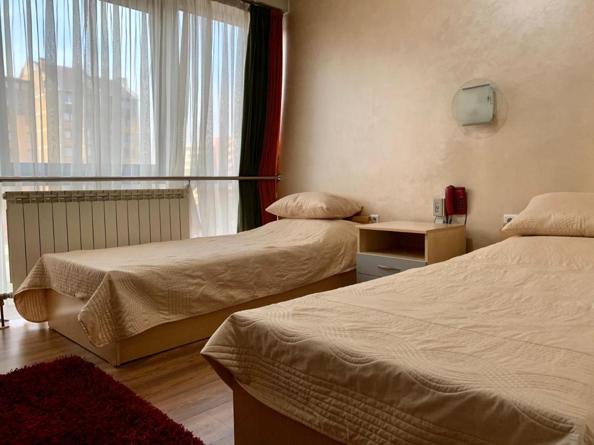 Hotel Brkic Sarajevo Airport - Free Parking 외부 사진